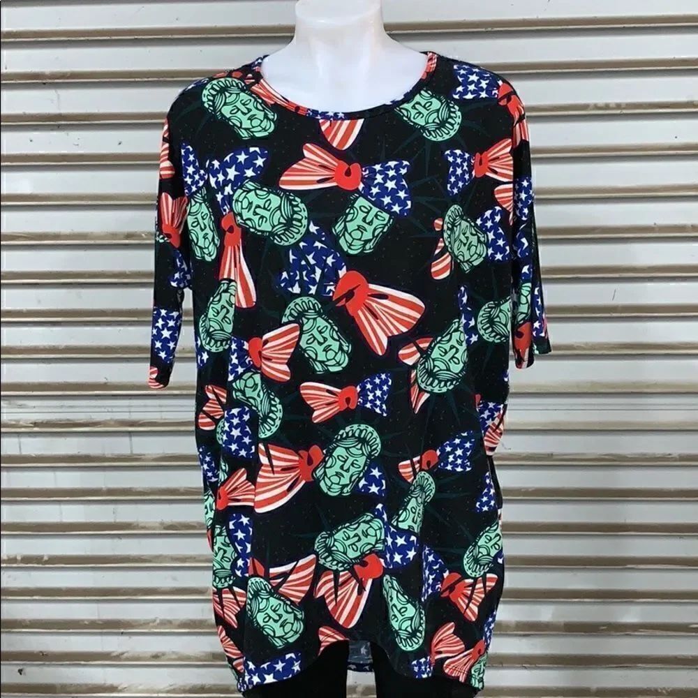 LuLaRoe unique print Statue of Liberty & bow tie